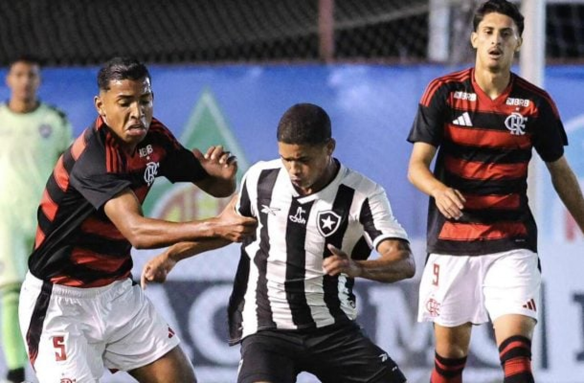Flamengo e Botafogo empatam pelo Brasileir&atilde;o Sub-20