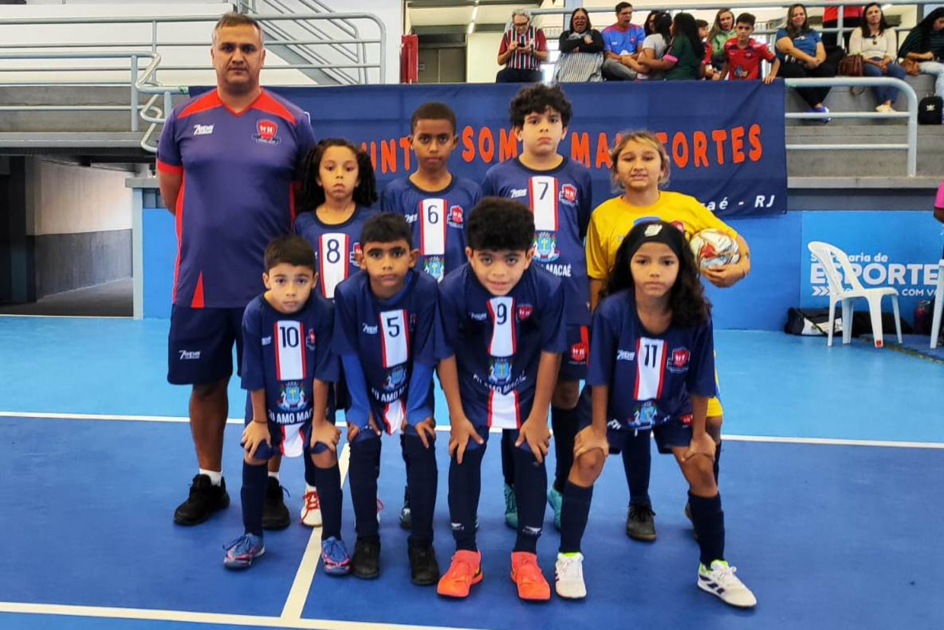 Atletas da W10 entram em quadra para defender Maca&eacute; nas quartas de final do Carioca de Futsal - Foto: Divulga&ccedil;&atilde;o