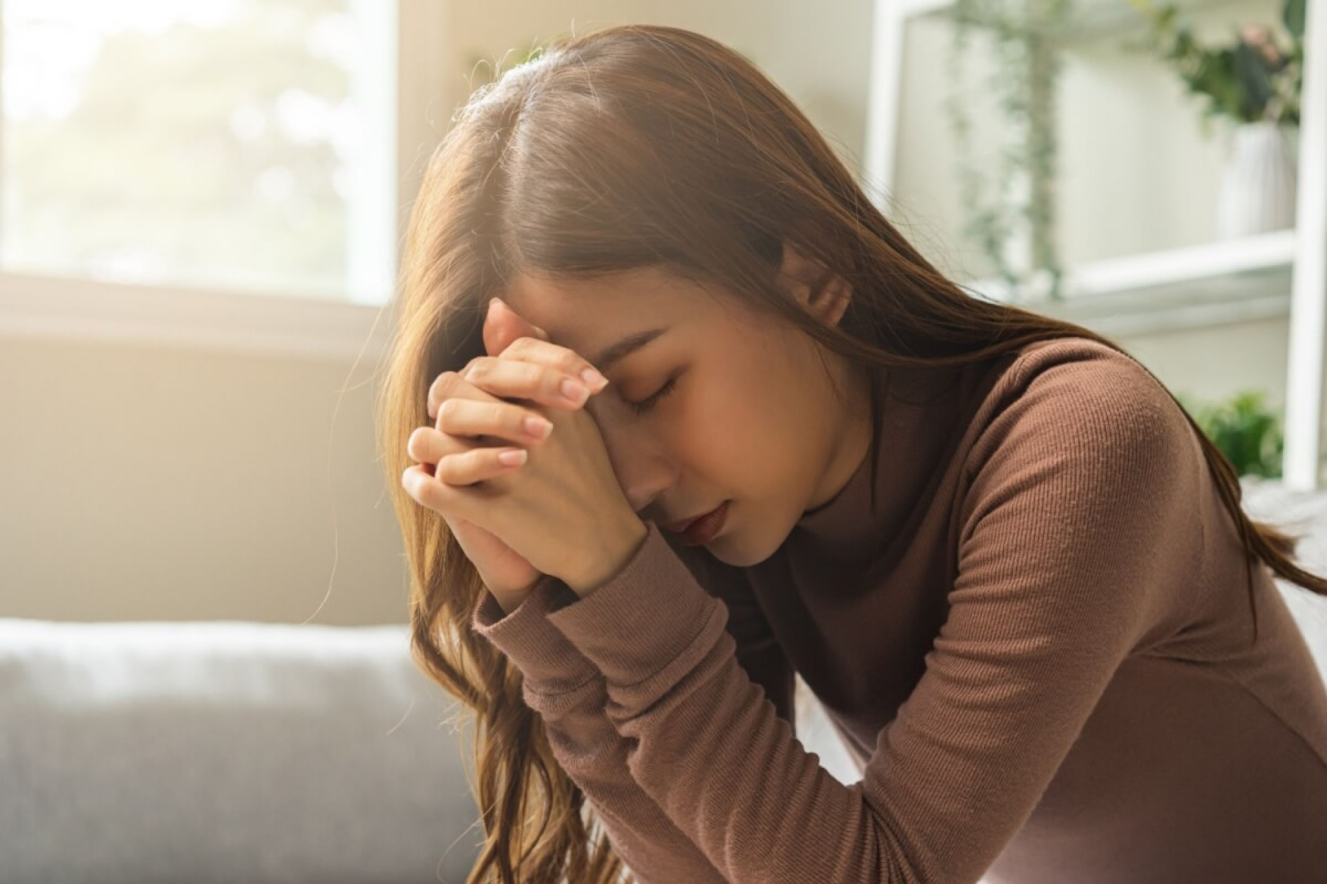 As novenas remontam à tradição cristã e têm como objetivo pedir uma graça especial (Imagem: Kmpzzz | Shutterstock) 