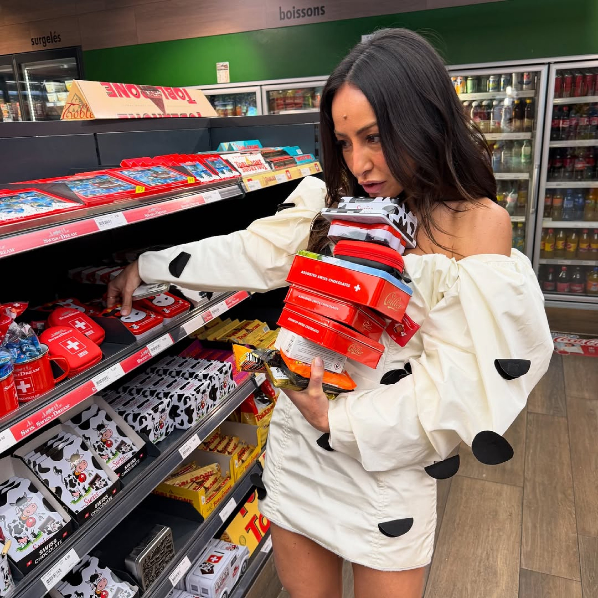 Sabrina Sato comprando chocolates em loja na Suíça - Reprodução/Instagram