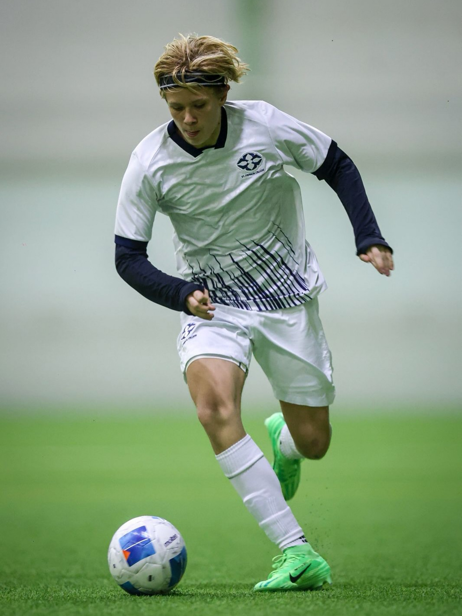 Adriane Galisteu babou pelo filho em jogo de futebol  - Reprodução/Instagram 