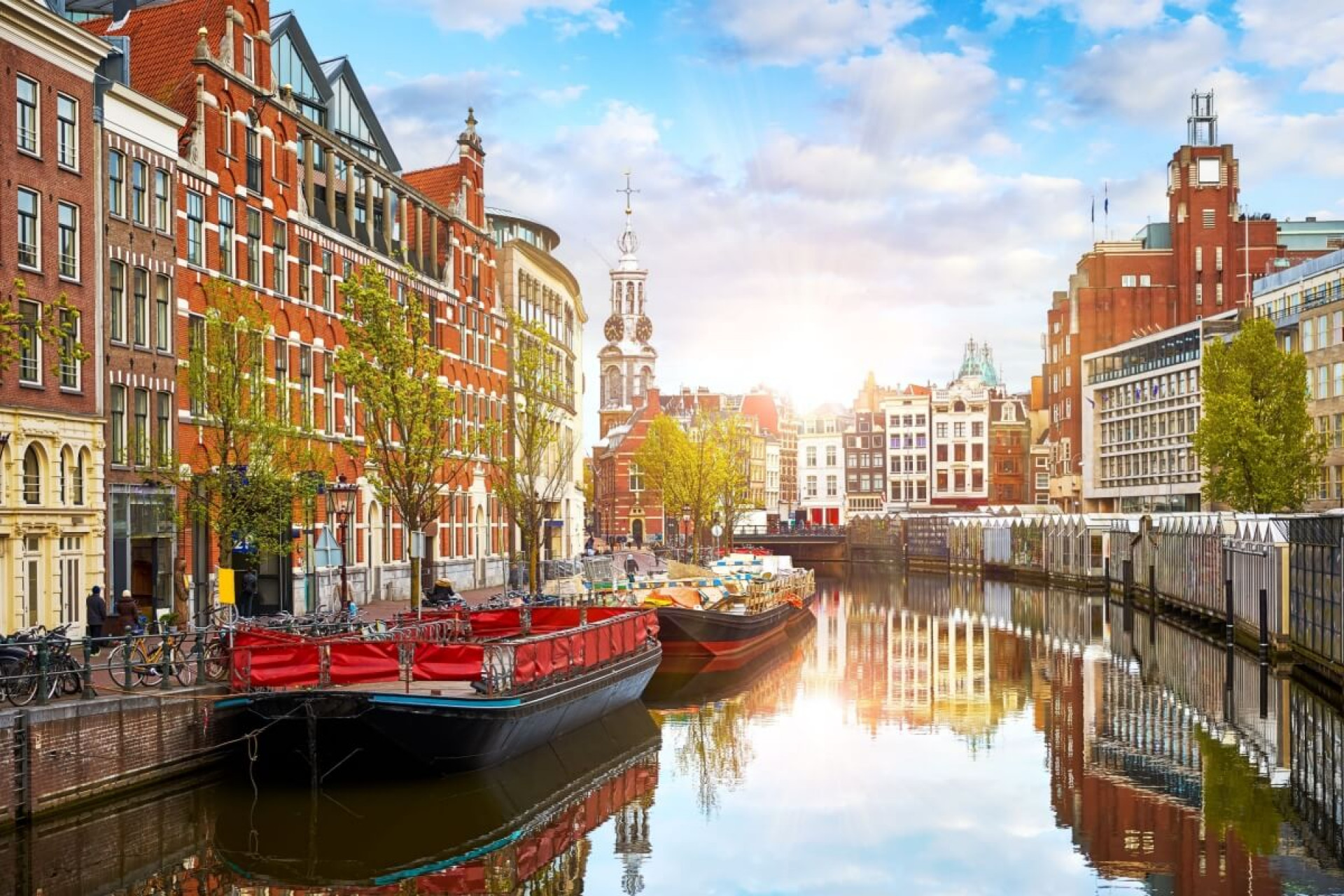 Fora das rotas mais comuns da Europa, h&aacute; destinos ideais para quem ama m&uacute;sica, hist&oacute;ria e gastronomia (Imagem: Yasonya | Shutterstock)