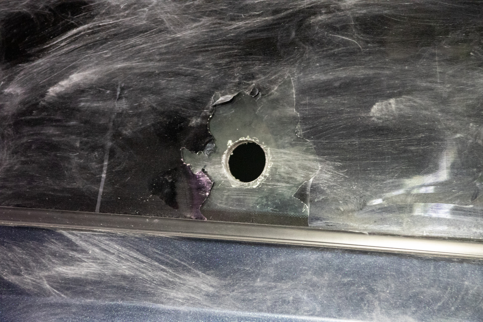 Carro dos bandidos que atiraram no carro do Vinícius Drumond tinha 'seteiras' - Érica Martin/Agência O Dia