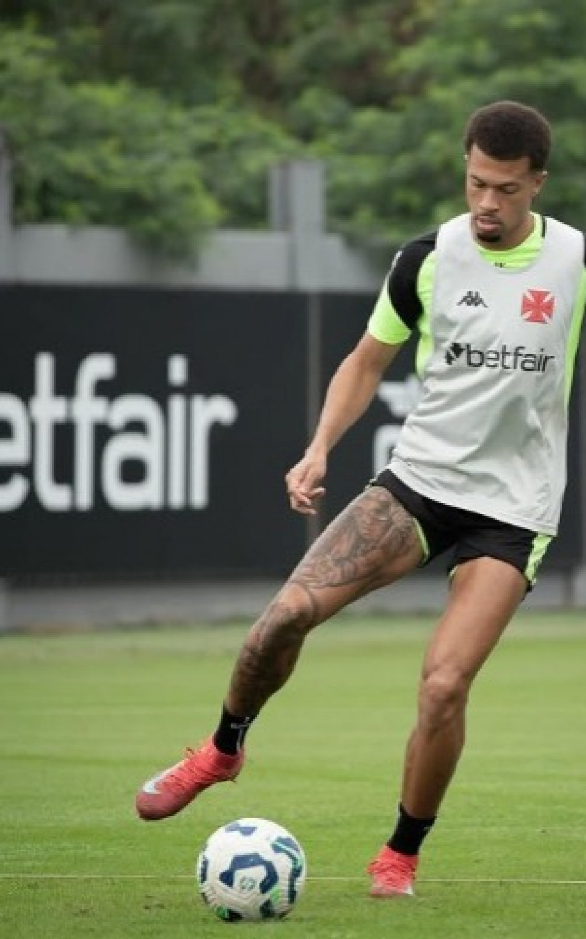 Jo&atilde;o Victor em treino do Vasco - Matheus Lima / Vasco
