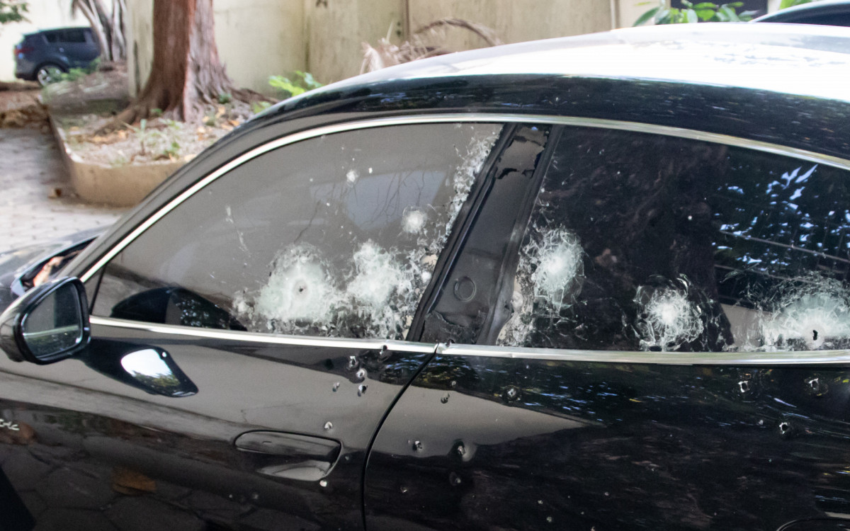 Carro de Vinicius Drumond foi atingido por cerca de 40 tiros