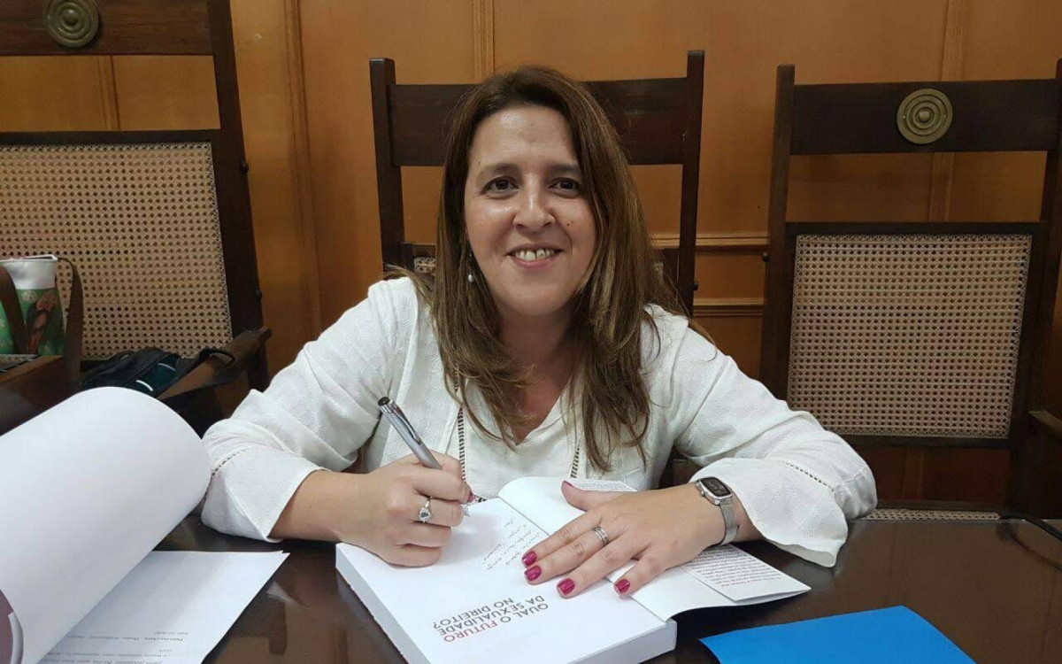 A professora da UFF Carla Apolin&aacute;rio explica que as plataformas podem responder pelos acidentes, a depender do caso