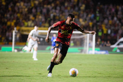 Ex-Botafogo, Carlos Alberto perde espaço e está fora dos planos do Sport