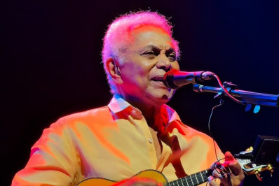 Paulinho da Viola tem alta após procedimento no fígado