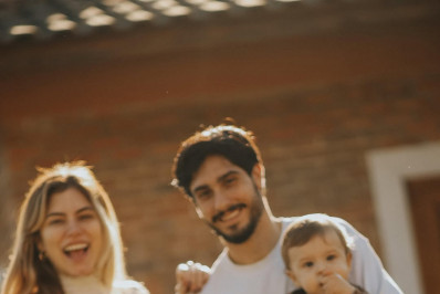 Atriz Bruna Hamú anuncia terceira gravidez e celebra: 'Família cresceu'