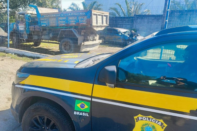 PRF apreende caminhão com motorista sem carteira de habilitação em Itaboraí