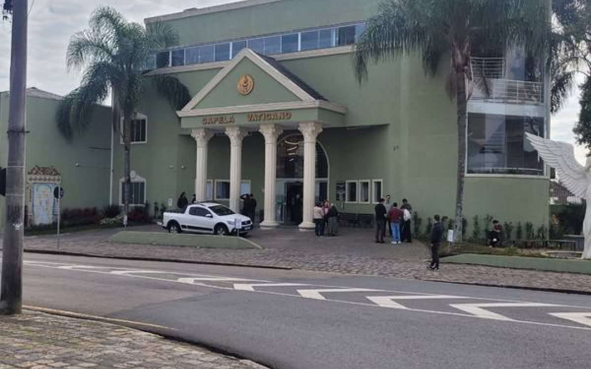 Corpo foi velado na Capela Vaticano, no bairro Bom Retiro, em Curitiba - Reprodução/ RPC afiliada à Rede Globo