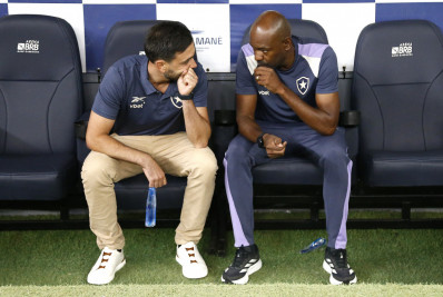 Caçapa vê 'jogo completo' do Botafogo na vitória sobre o Vasco