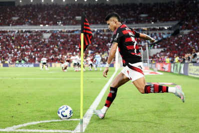 Luiz Araújo explica por que não comemorou golaço e vê retorno 'perfeito' do Flamengo