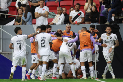 Botafogo deslancha no segundo tempo e vence o Vasco em Brasília