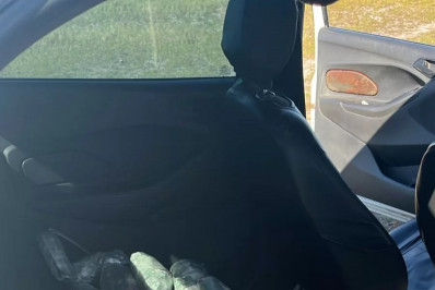 Três adultos são presos e dois menores apreendidos por tráfico de drogas em Arraial do Cabo