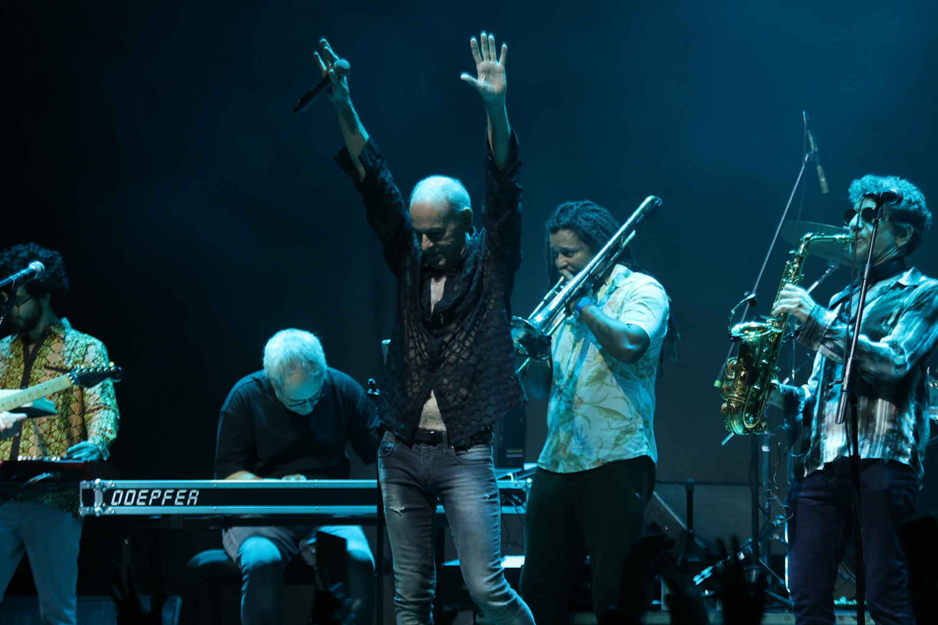 Ney Matogrosso e a banda 