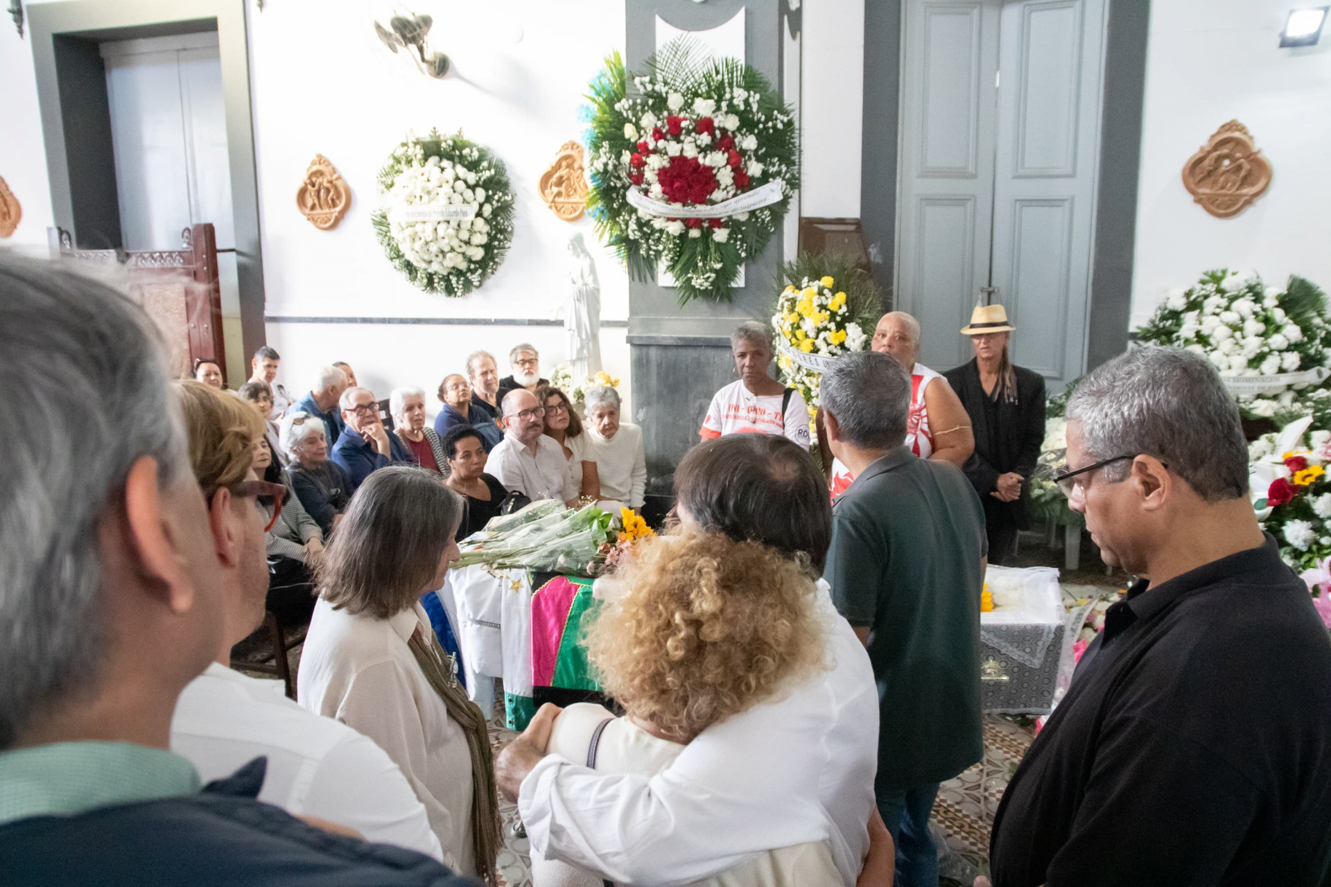 Sepultamento de Maria Augusta Rodrigues teve a presença de ícones do carnaval - Érica Martin / Agência O Dia