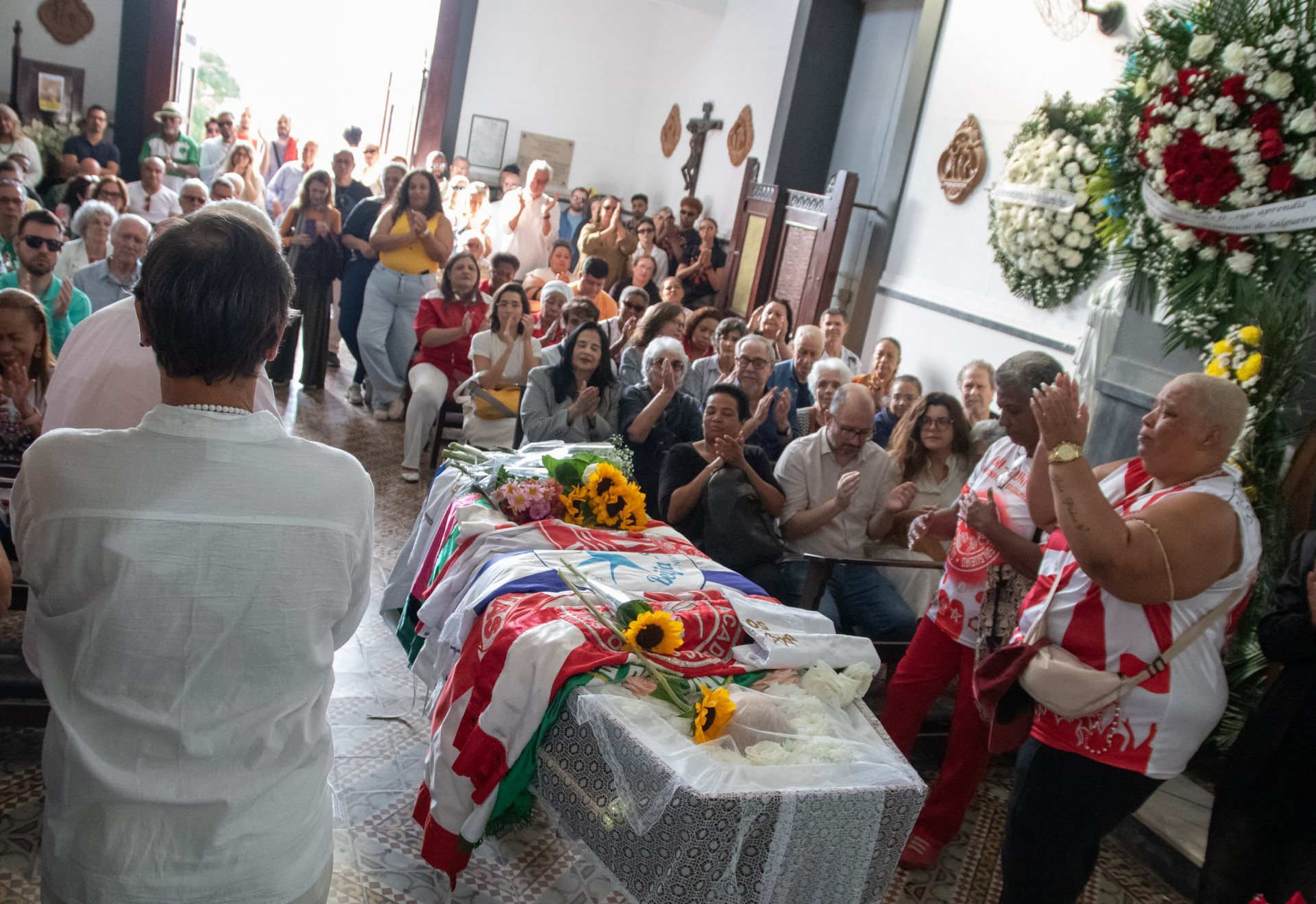 Despedida de Maria Augusta Rodrigues encheu capela no cemitério São João Batista - Érica Martin / Agência O Dia