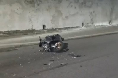 Jovens morrem em acidente entre carro e moto no Catumbi