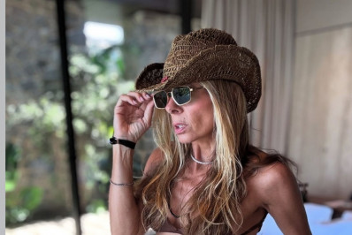 Adriane Galisteu exibe registros de biquíni na Turquia e recebe elogios de internautas: 'Espetáculo'