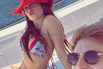 Juliette mostra passeio de lancha com noivo na Itália