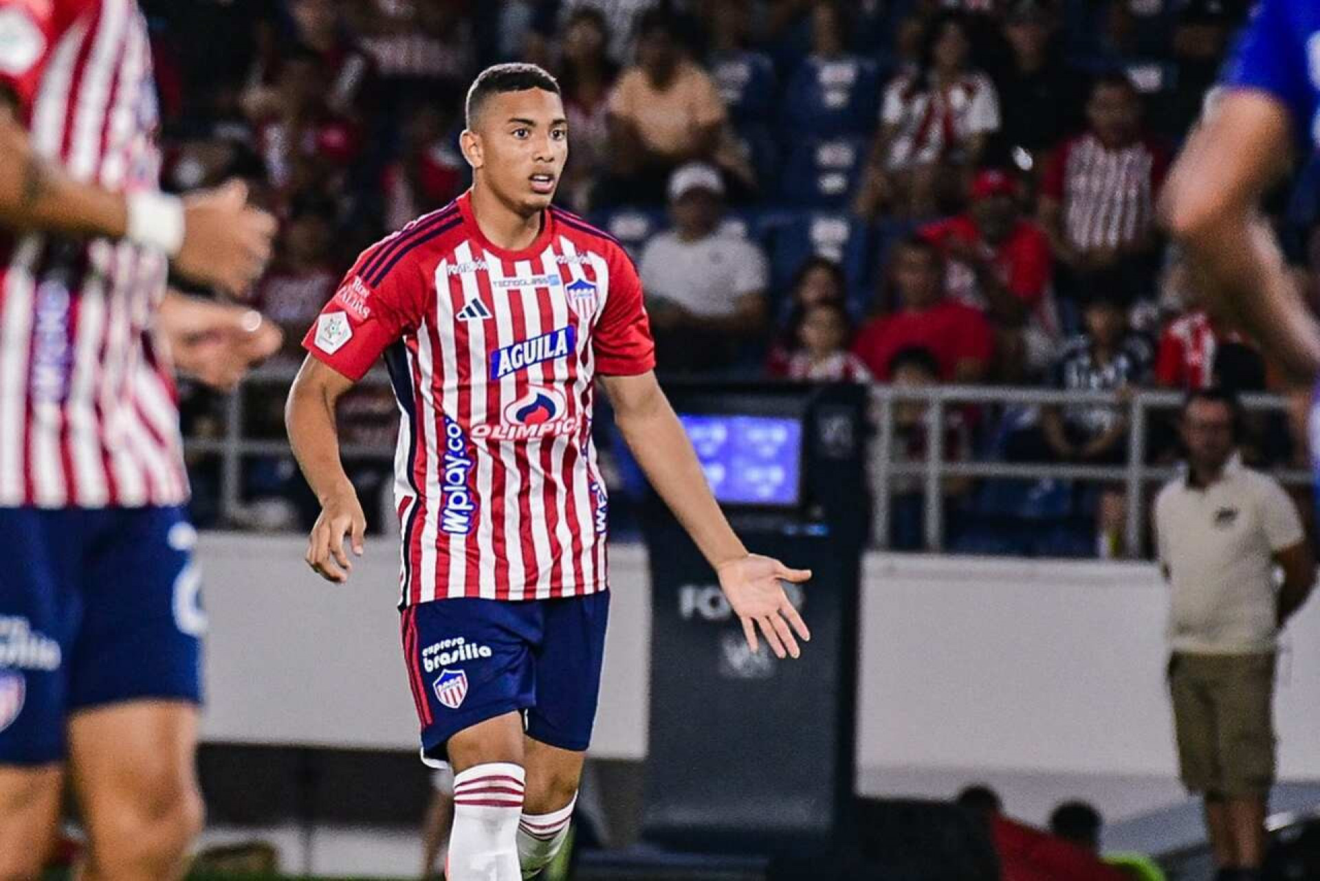 Reforço do Botafogo, Jordan Barrera chega ao Rio para assinar contrato