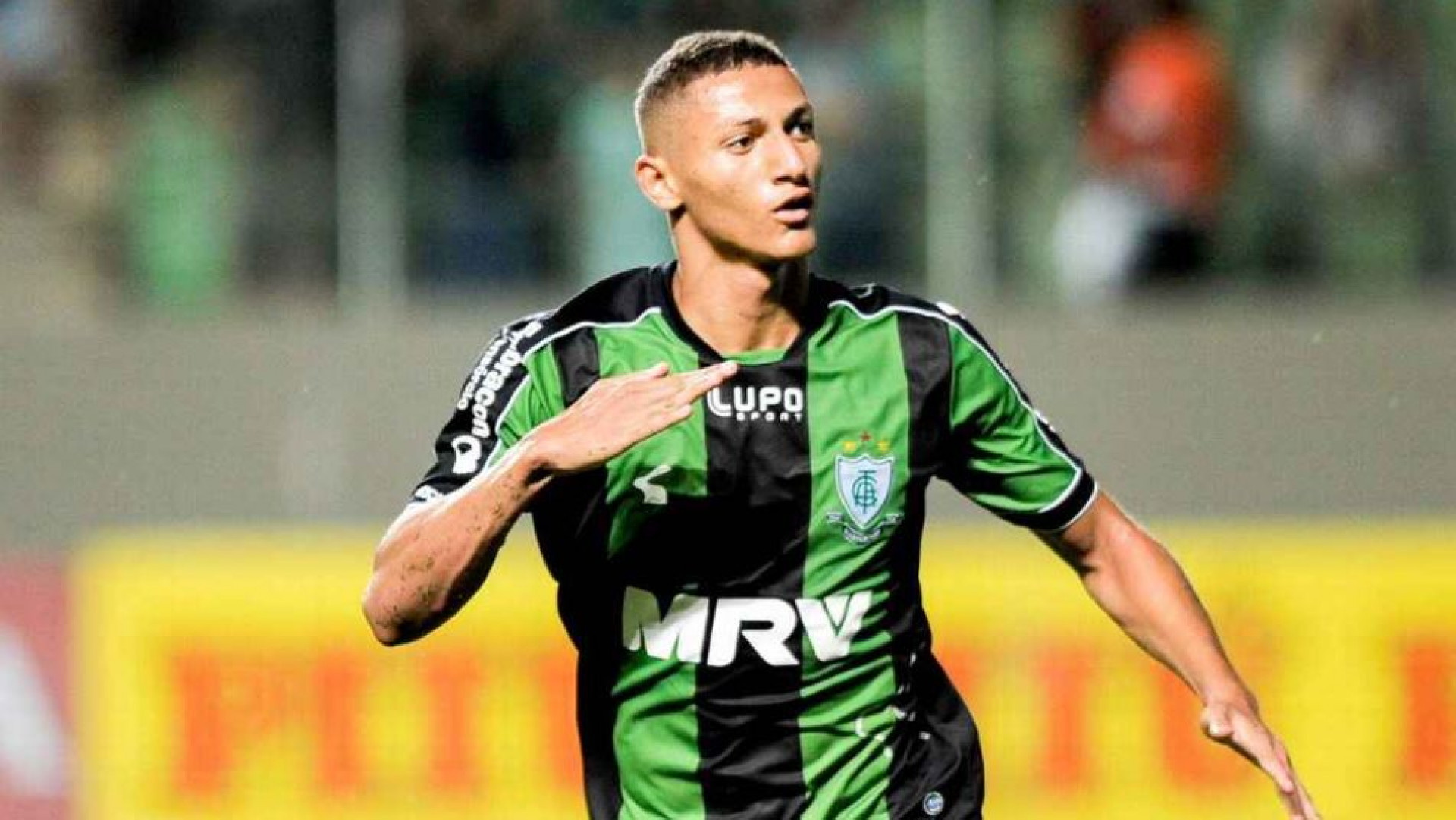 Richarlison na &eacute;poca em que defendia o Am&eacute;rica Mineiro - Gazeta Press