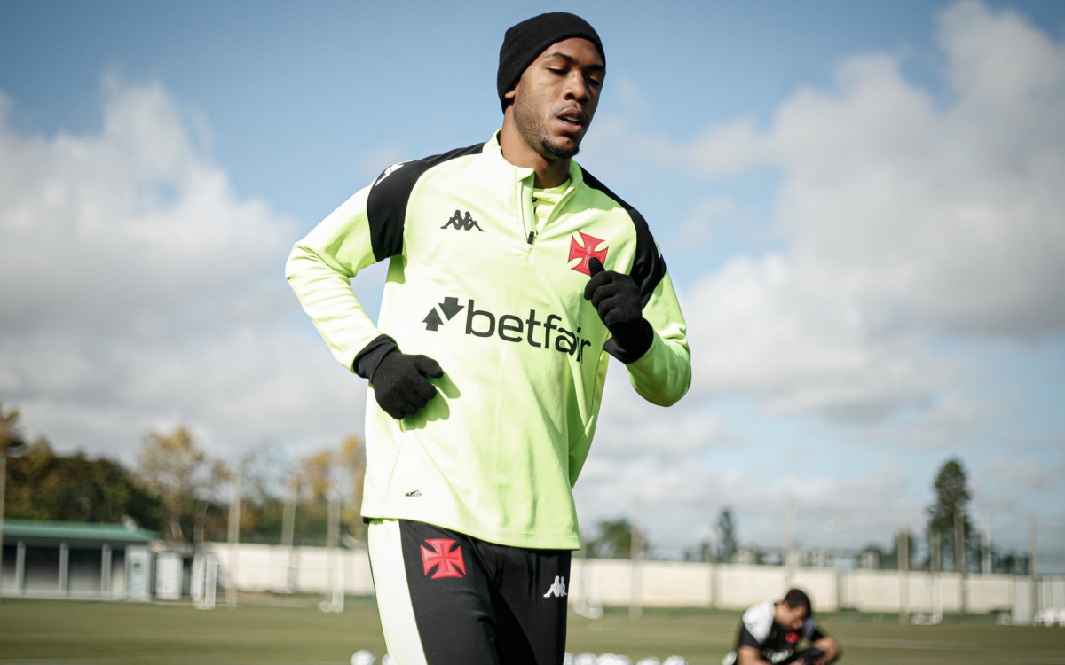 Rayan, cria do Gigante da Colina, vai formar o trio de ataque com Nuno Moreira e Pablo Vegetti