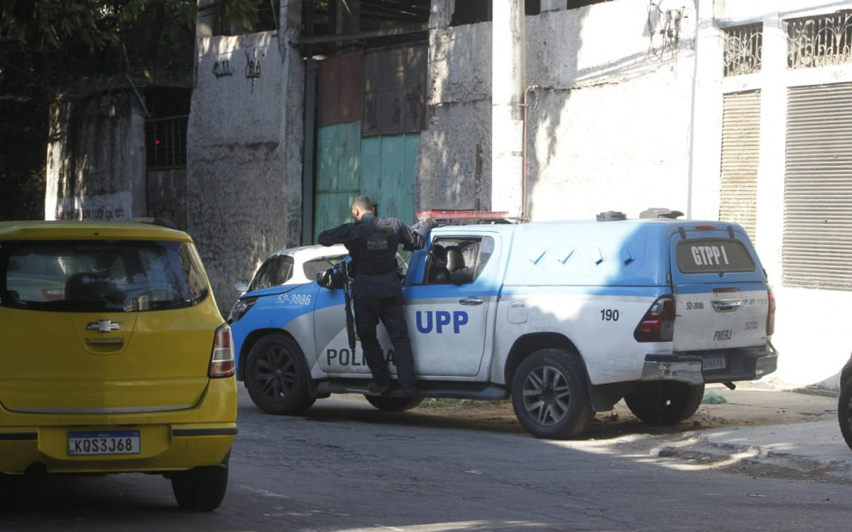 Moradores do Morro dos Macacos acordaram com tiros nesta segunda-feira