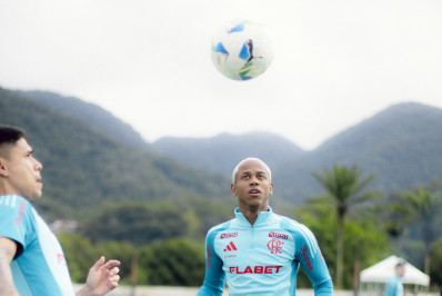 Wallace Yan cita emoção por possível adeus de atacante do Flamengo: 'Meu irmão'