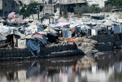 Defesa Civil de Gaza anuncia 22 mortes em bombardeios israelenses