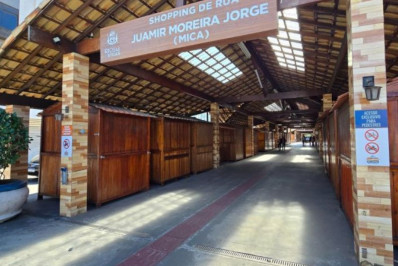 Feira do Artesão muda de endereço e passa a funcionar no shopping de rua de Rio das Ostras