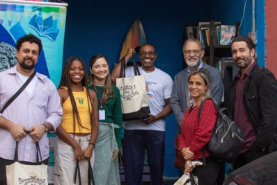 Biblioteca Nacional doa mais de 100 livros para ONG na Providência