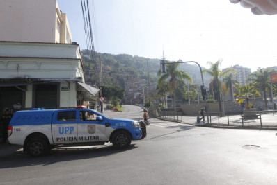 Policiais são atacados por criminosos durante patrulhamento no Morro dos Macacos