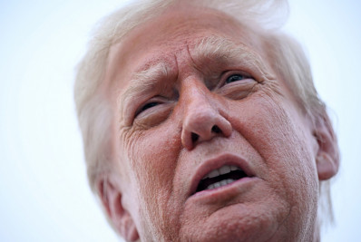 UE quer negociar tarifas com EUA, mas mantém eventual retaliação 'sobre a mesa', diz comissário