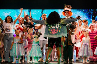 Espetáculo de dança em dose dupla movimenta o Teatro Municipal