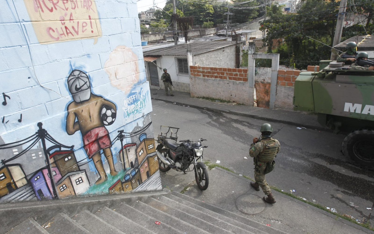 Movimentação dos fuzileiros navais nesta terça-feira (15)
