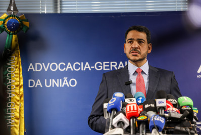 Em artigo no NY Times, Jorge Messias defende STF e soberania do Brasil