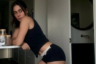 Alessandra Negrini sensualiza em cliques de lingerie e é elogiada
