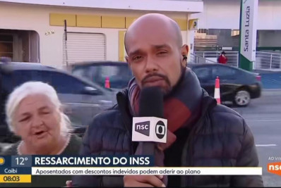 Equipe de reportagem ajuda idosa em transmissão ao vivo e comove internautas