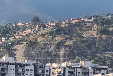 Vídeo! Tiroteio volta a assustar moradores do Morro do Cruz