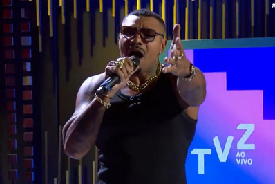 Vídeo! Naldo canta músicas de Bruno Mars no 'TVZ' e movimenta a web