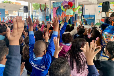 Espetáculo teatral leva educação ambiental a milhares de estudantes da Baixada Fluminense