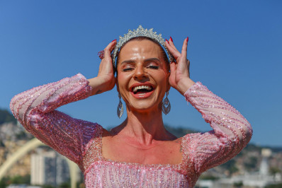 Karen Lopes é a nova rainha de bateria da Unidos do Jacarezinho