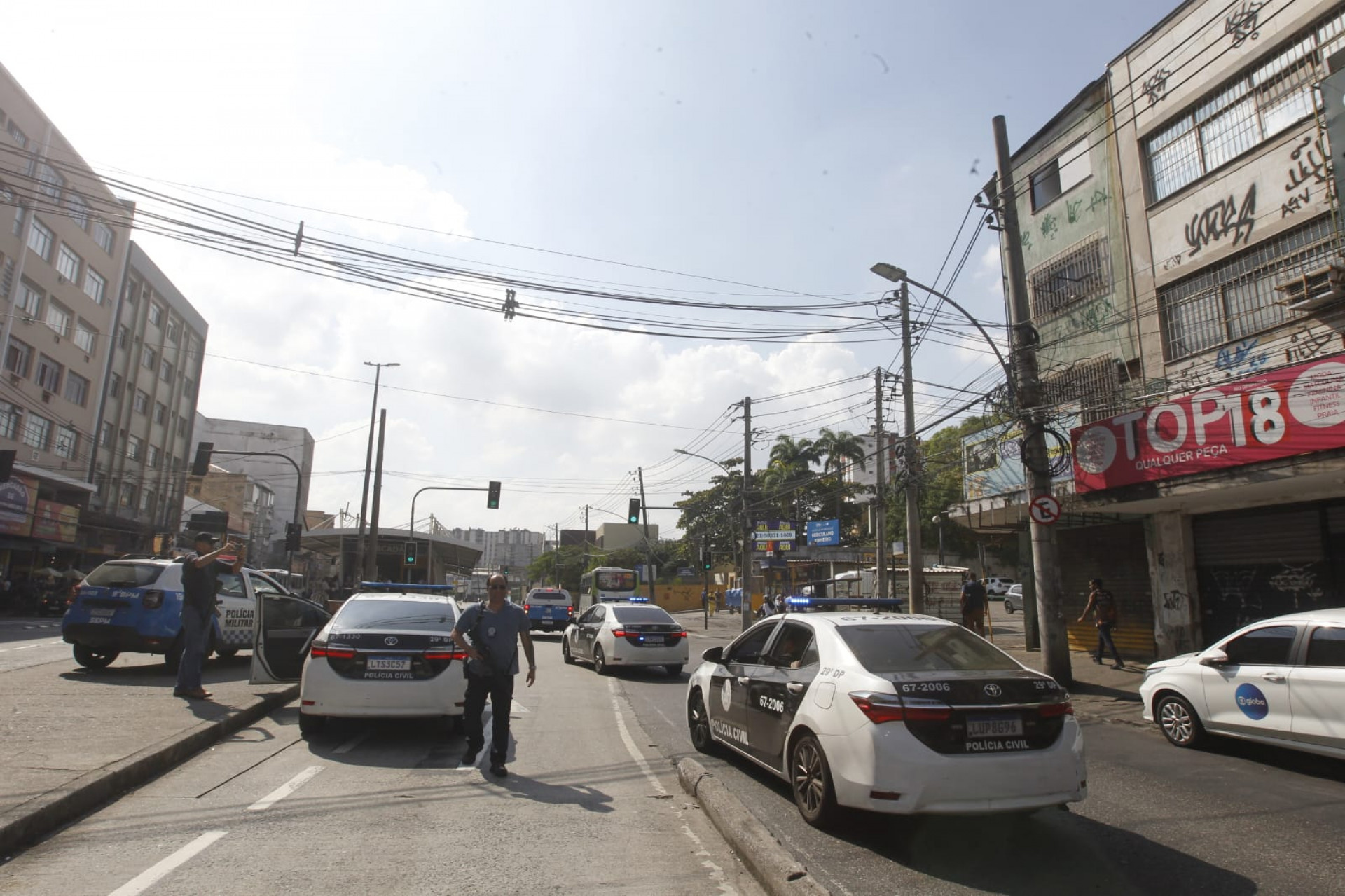 Policiais civis atuam em apoio a PM no Complexo da Serrinha - Reginaldo Pimenta/Agência O DIA