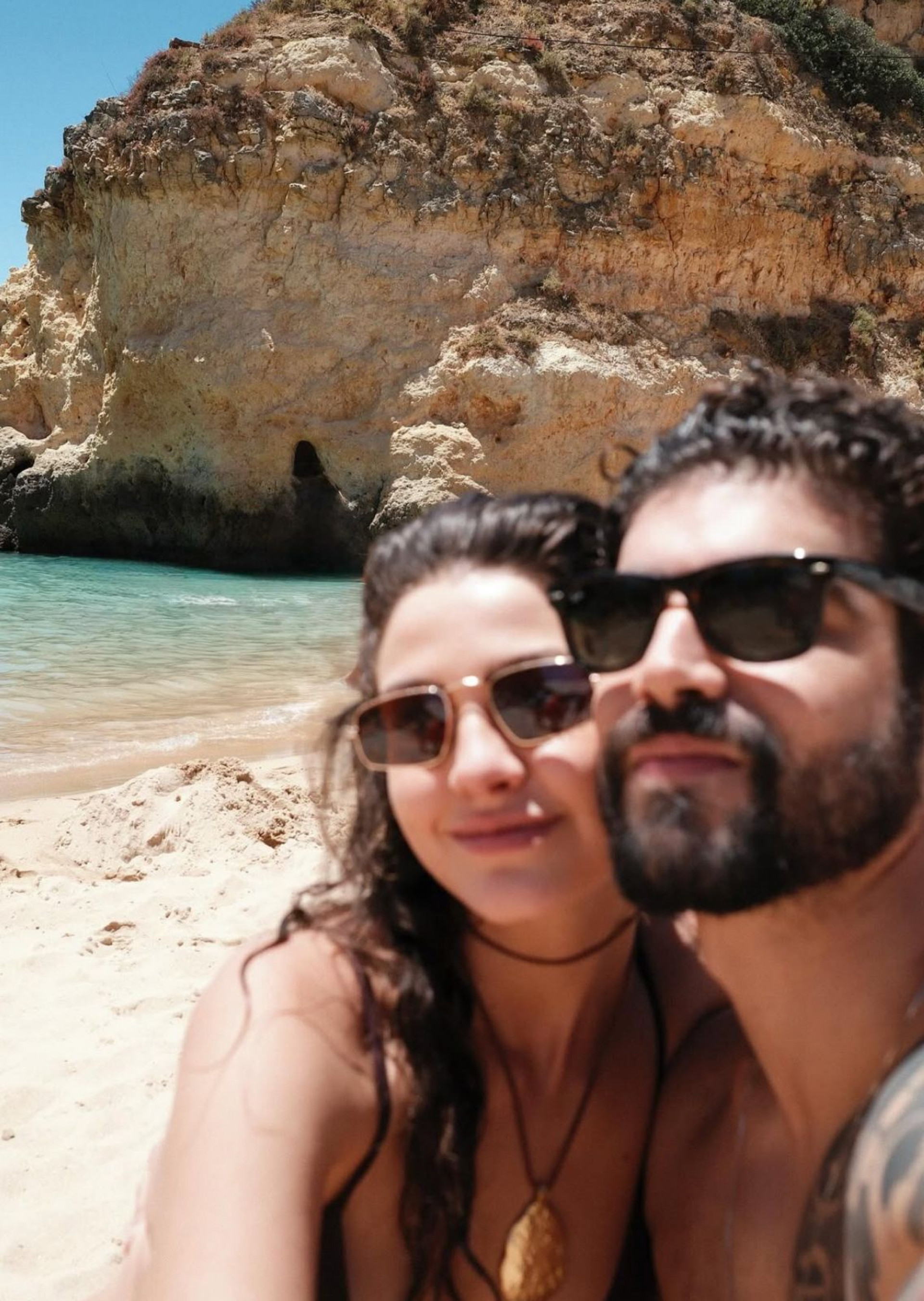 Caio Castro posa agarradinho com Vitoria Bohn em Portugal  - Reprodução Instagram