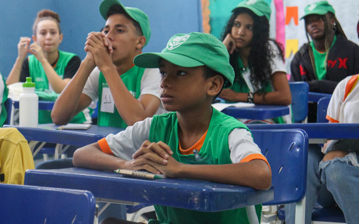 O projeto Guarda-Parque Mirim é voltado para alunos do 7º ao 9º ano, do Ensino Fundamental, da rede municipal, com idades entre 12 e 14 anos