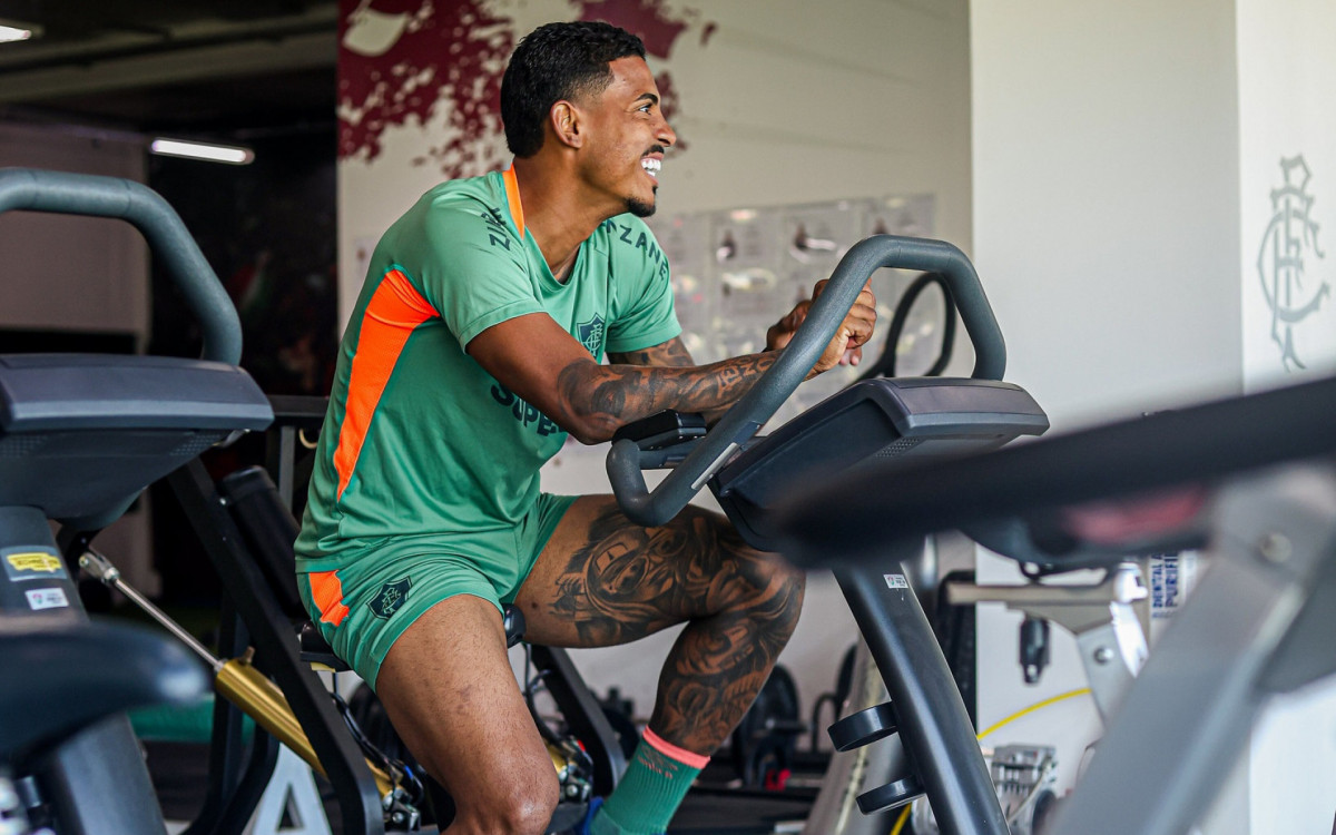 John Kennedy em retorno ao Flu