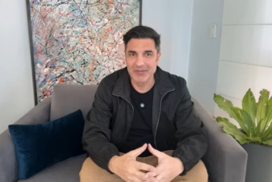 Na luta contra o câncer, Edu Guedes chora ao agradecer mensagens de apoio