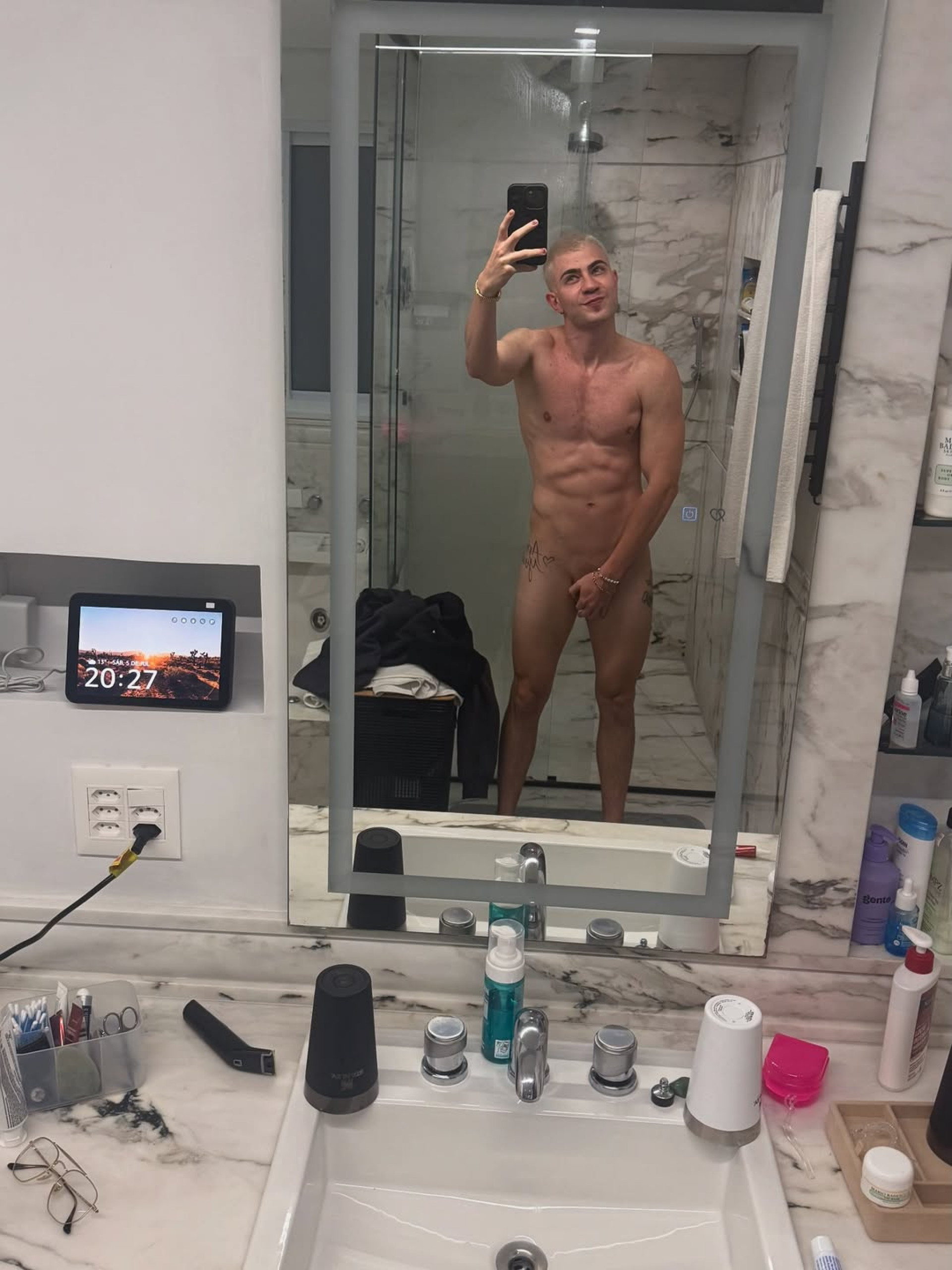 Léo Picon publicou foto pelado nas redes sociais - Reprodução/Instagram